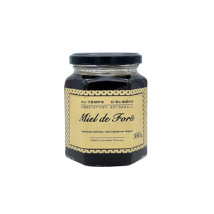 Un miel de Forêt made in Périgord qui vous étonnera par sa robe sombre. Il est corsée et boisée avec des notes de sous-bois.